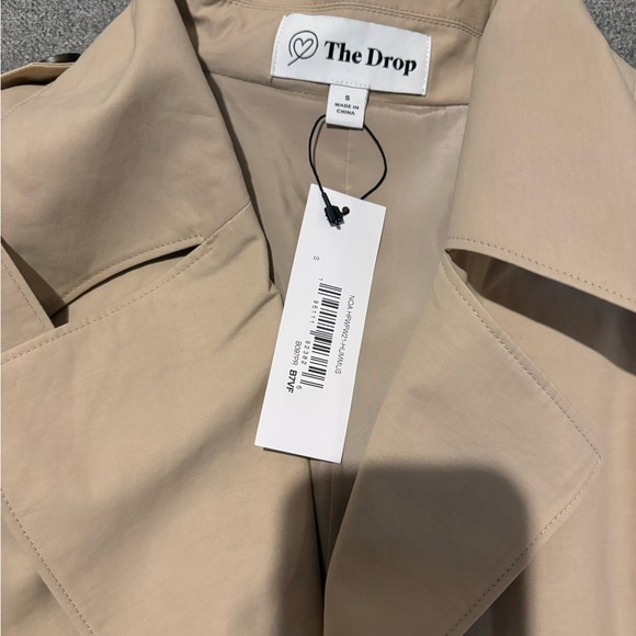 Classic Beige Trench Coat - Picture 2 of 3